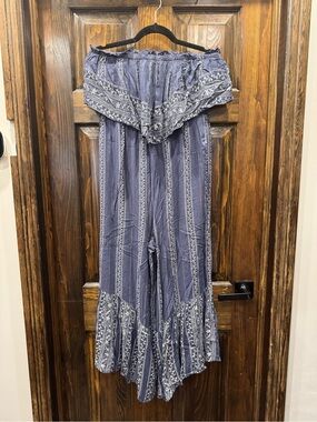 American Eagle Outfitters Blue Printed Off-Shoulder Jumpsuit